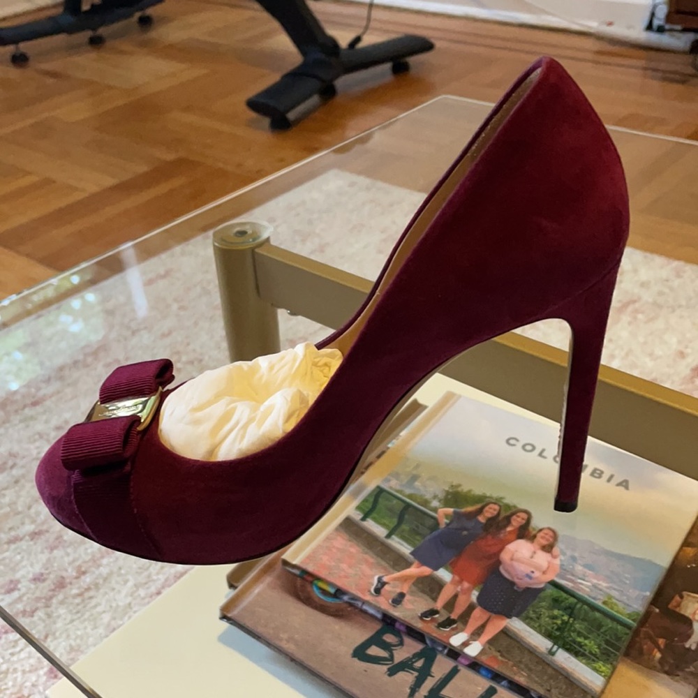 Cranberry suede Ferraegamo pump
